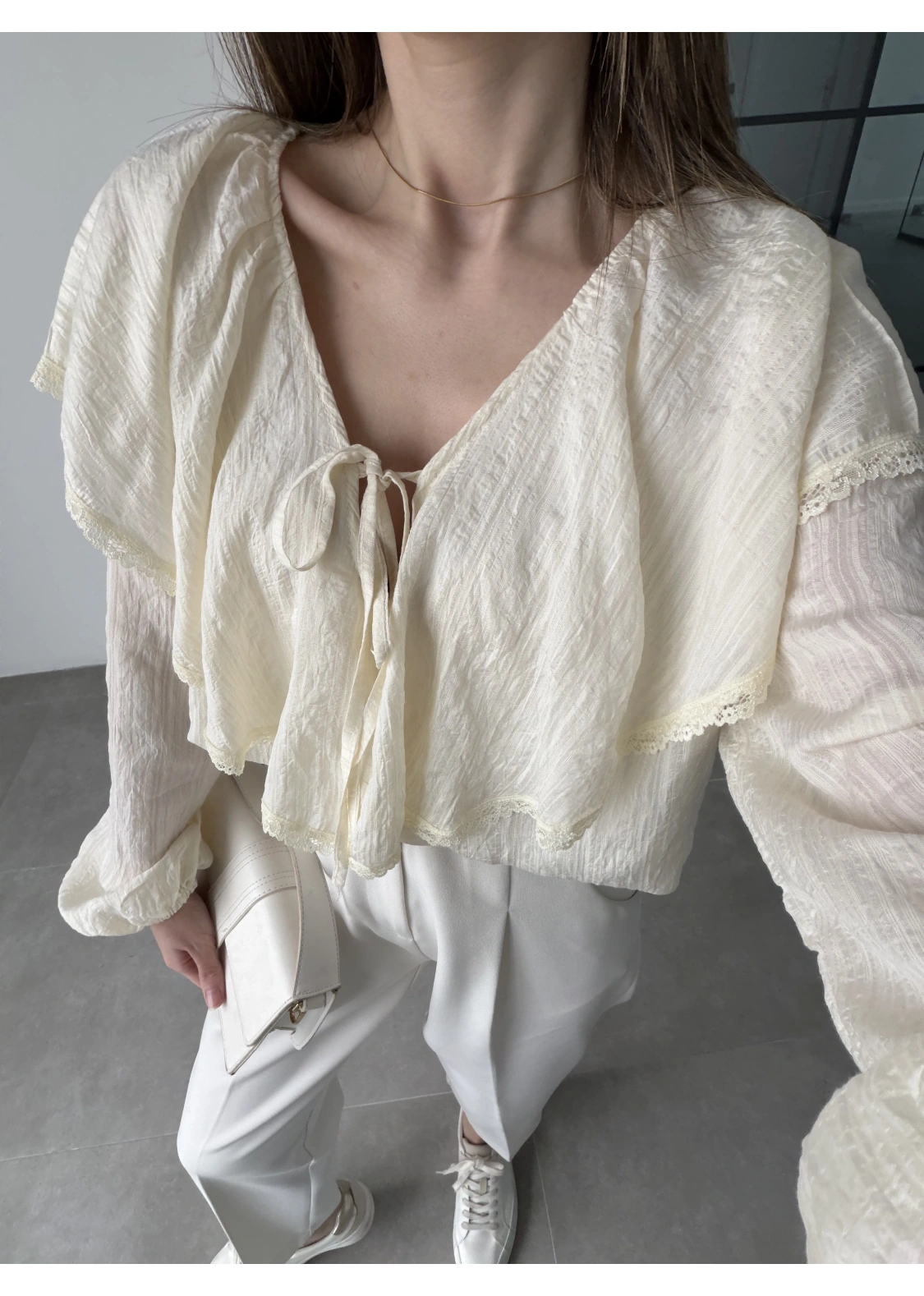 Pelerin Yaka Dantel İşlemeli Ekru Gömlek