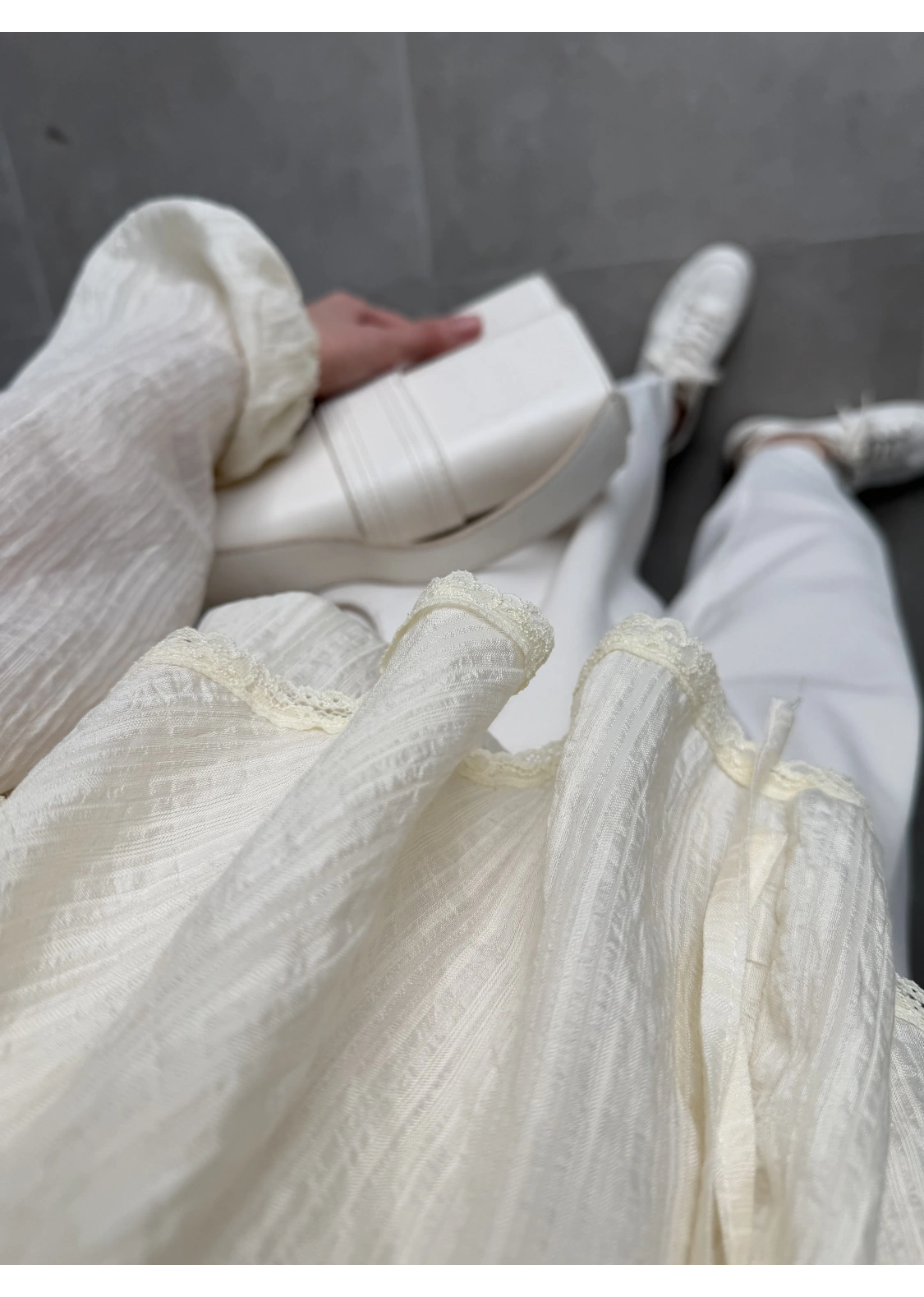 Pelerin Yaka Dantel İşlemeli Ekru Gömlek