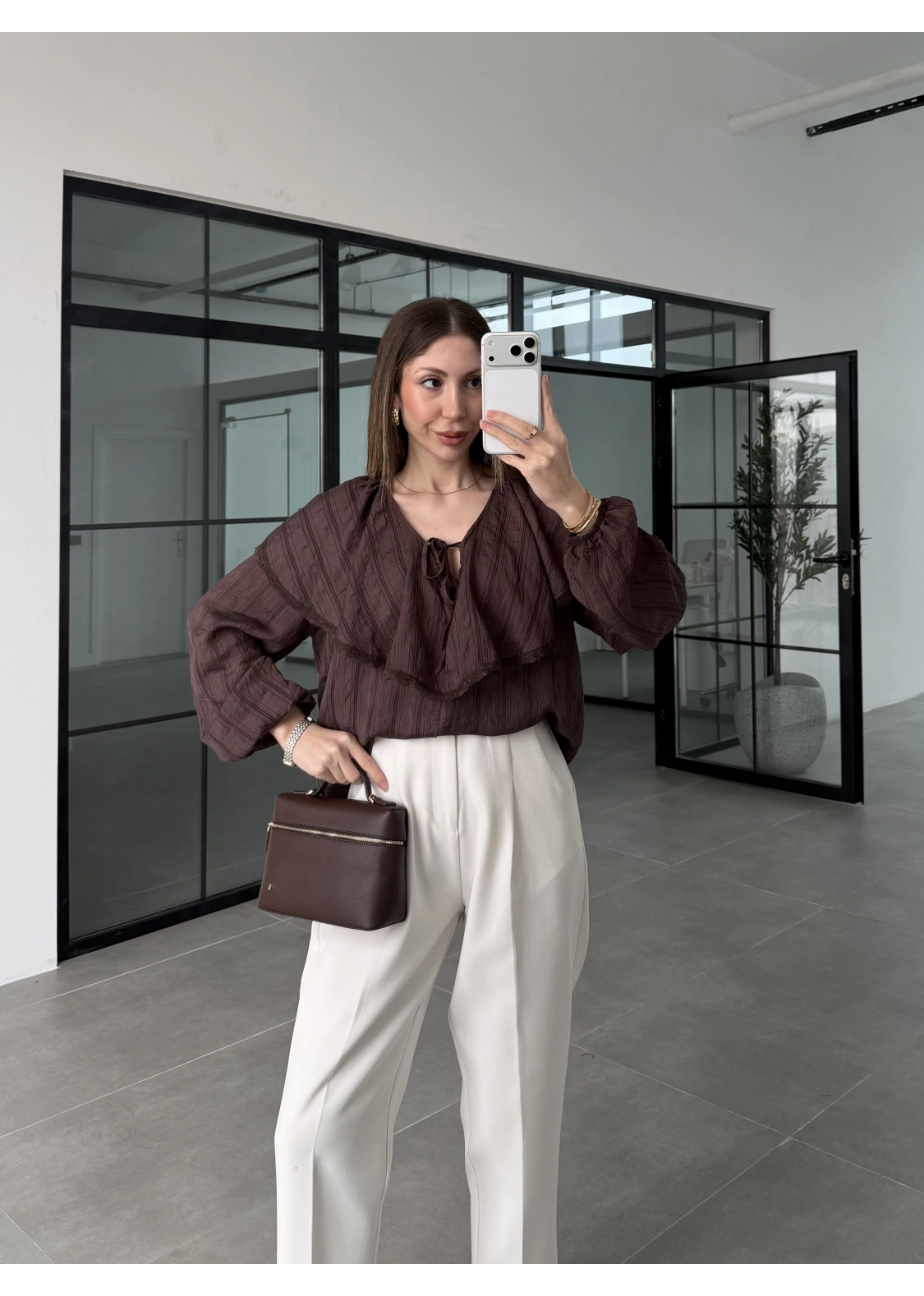 Pelerin Yaka Dantel İşlemeli Kahve Gömlek