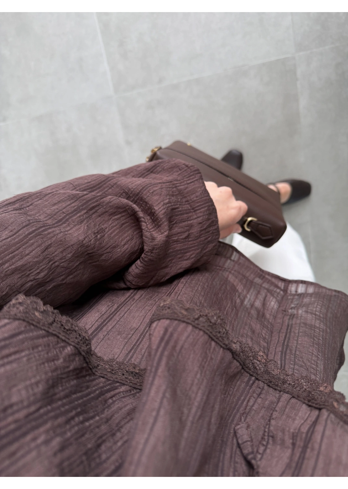 Pelerin Yaka Dantel İşlemeli Kahve Gömlek