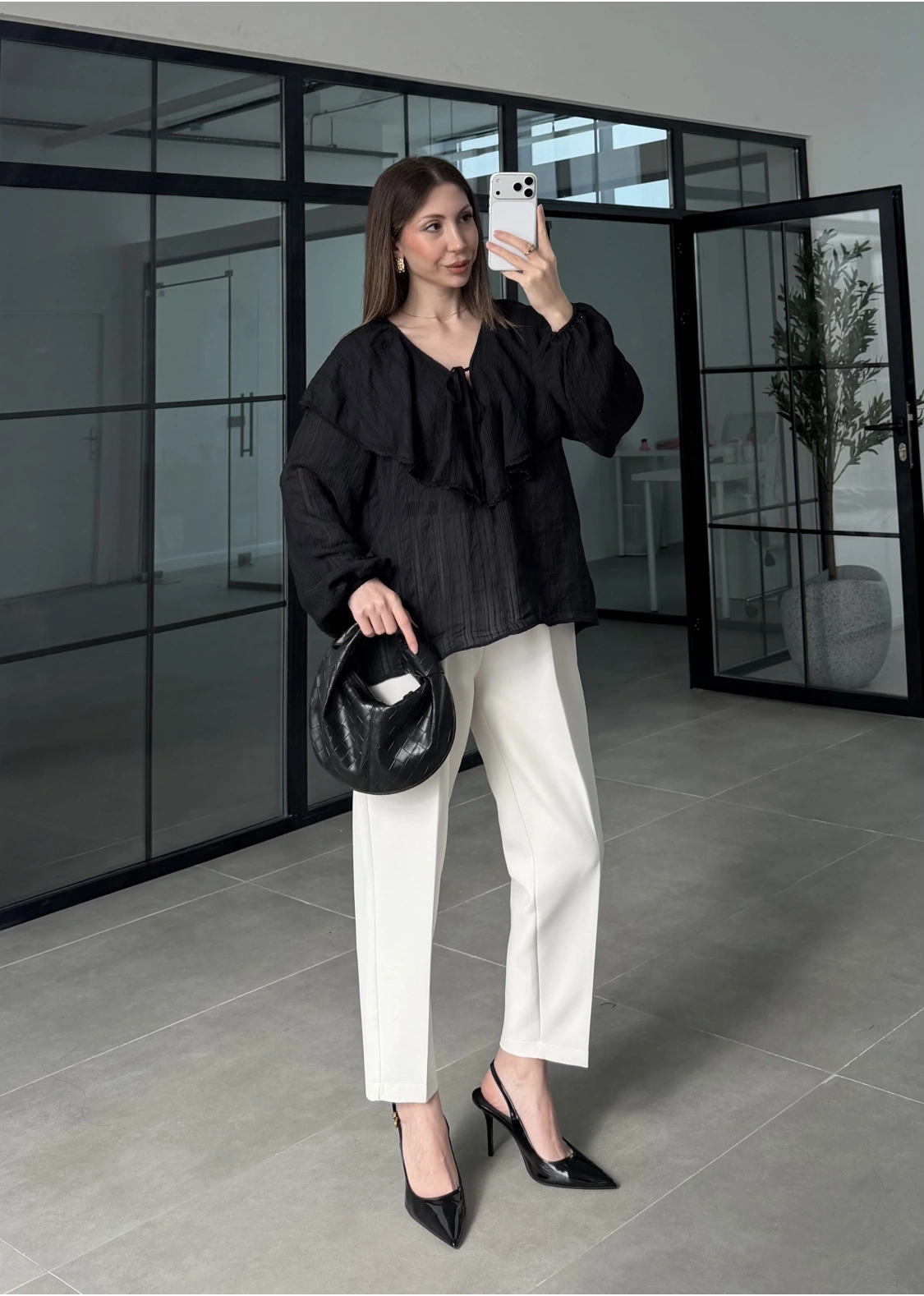 Pelerin Yaka Dantel İşlemeli Siyah Gömlek