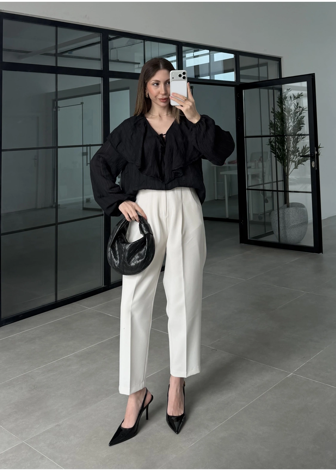 Pelerin Yaka Dantel İşlemeli Siyah Gömlek