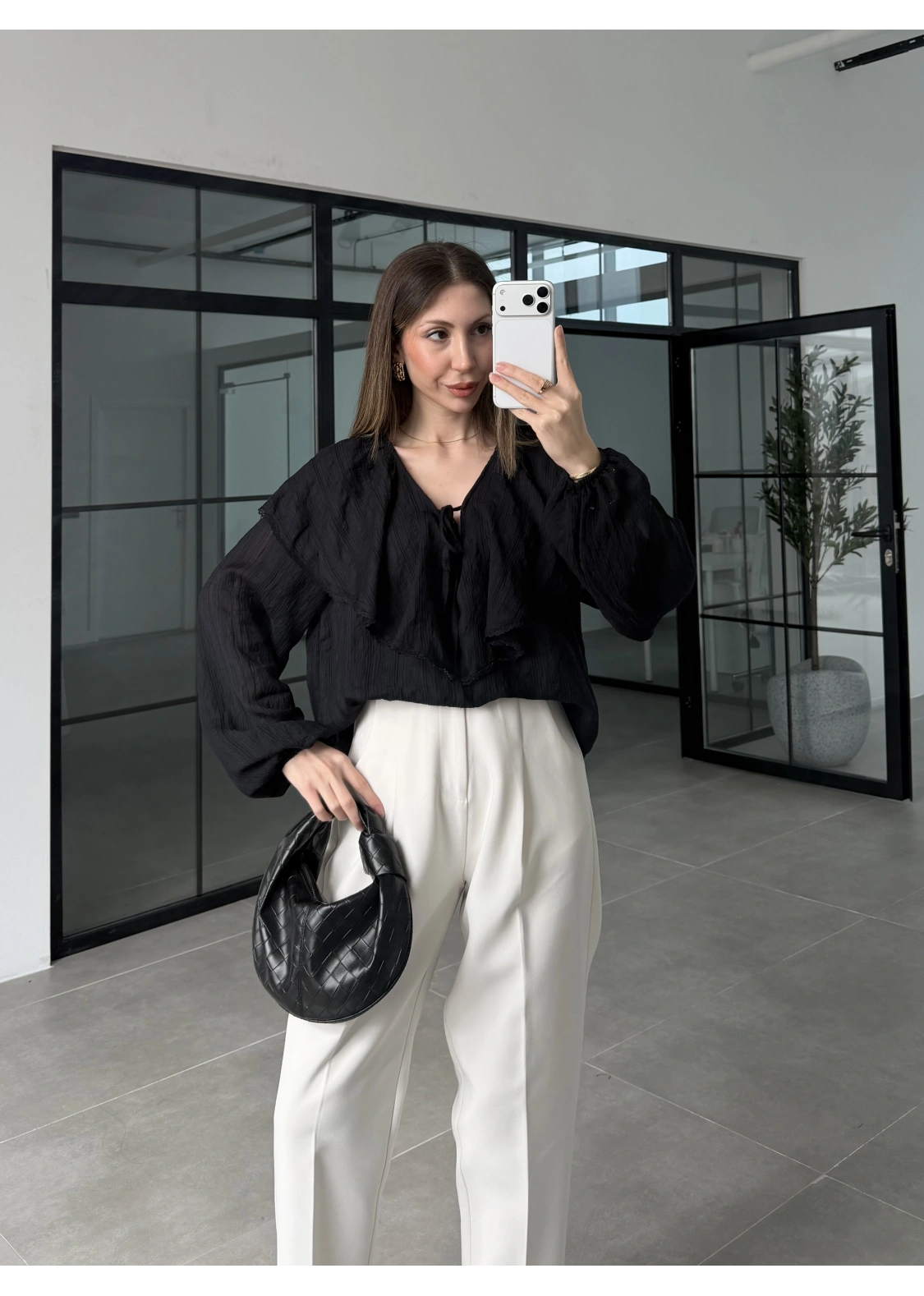 Pelerin Yaka Dantel İşlemeli Siyah Gömlek