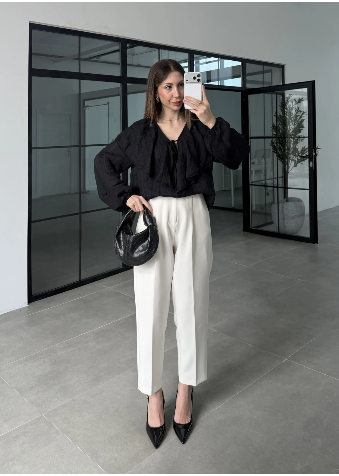 Pelerin Yaka Dantel İşlemeli Siyah Gömlek