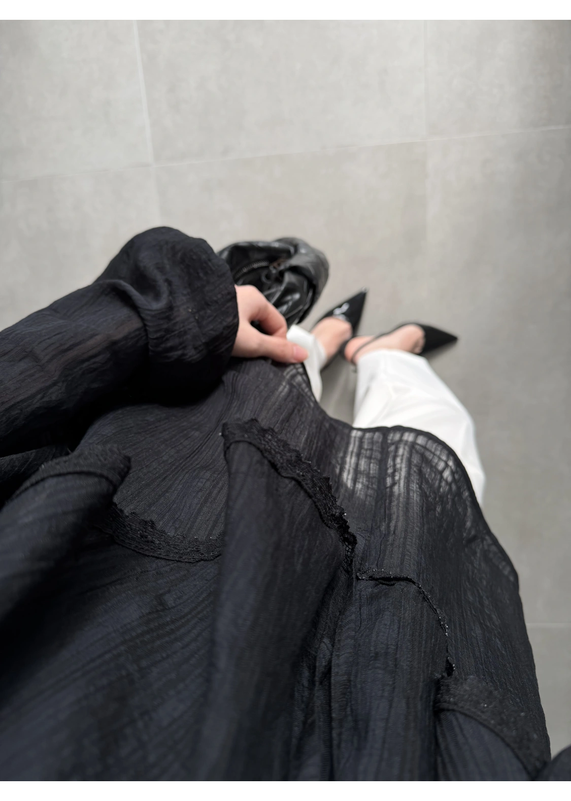 Pelerin Yaka Dantel İşlemeli Siyah Gömlek