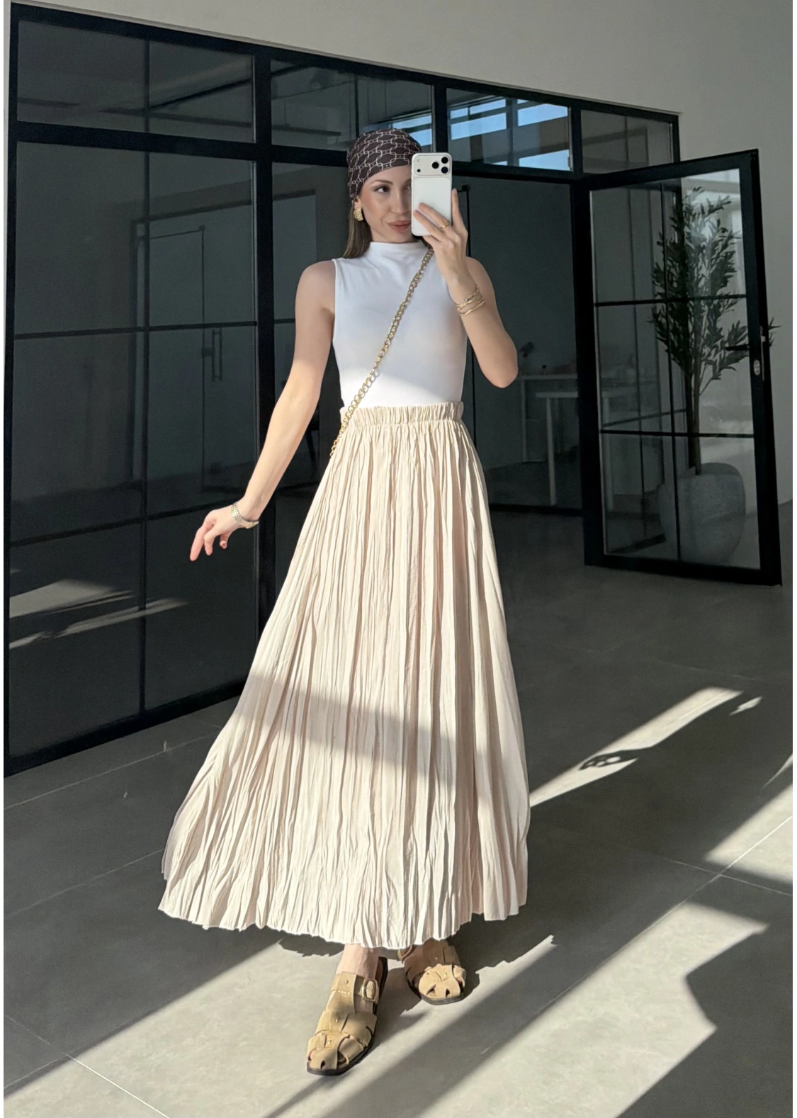 Beli Lastikli Taş Tensel Kırışık Etek