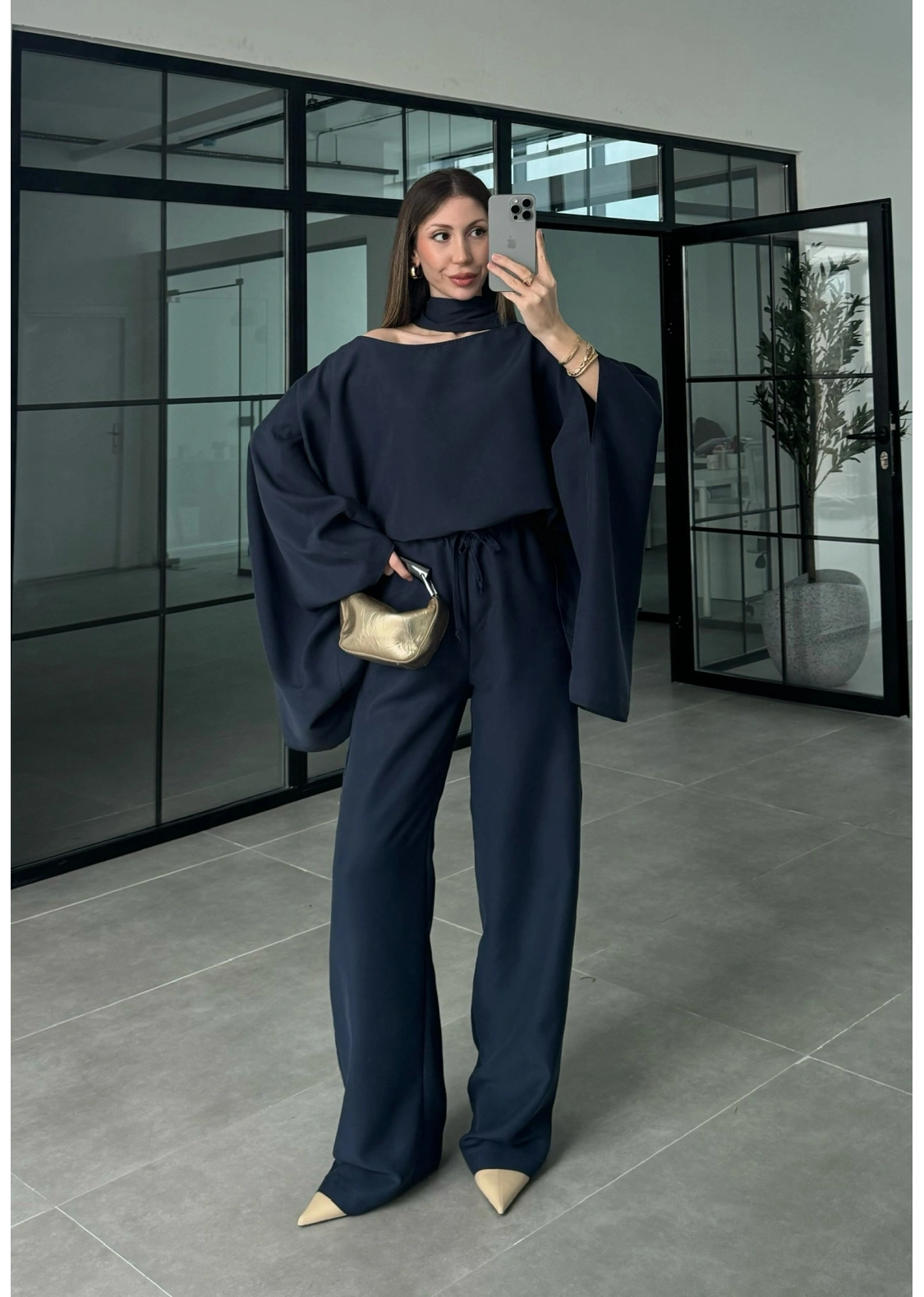 Pelerin Lacivert Asimetrik Kesim Takım