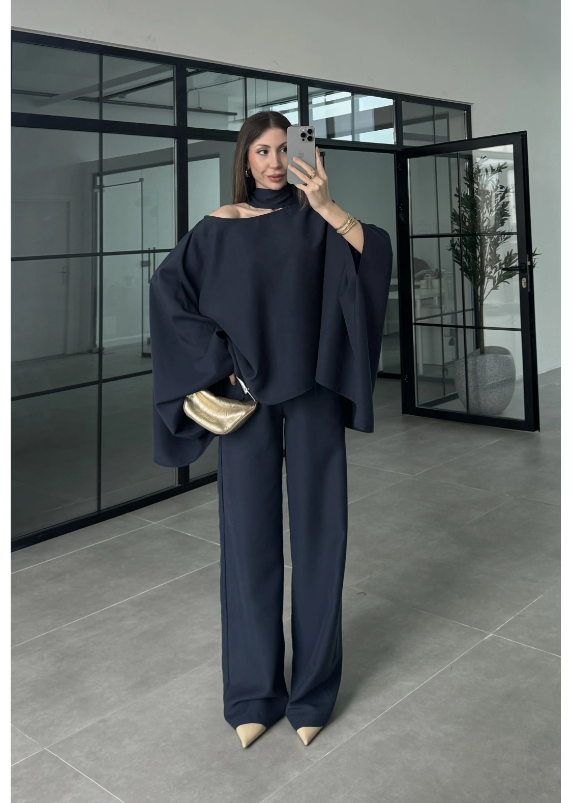 Pelerin Lacivert Asimetrik Kesim Takım