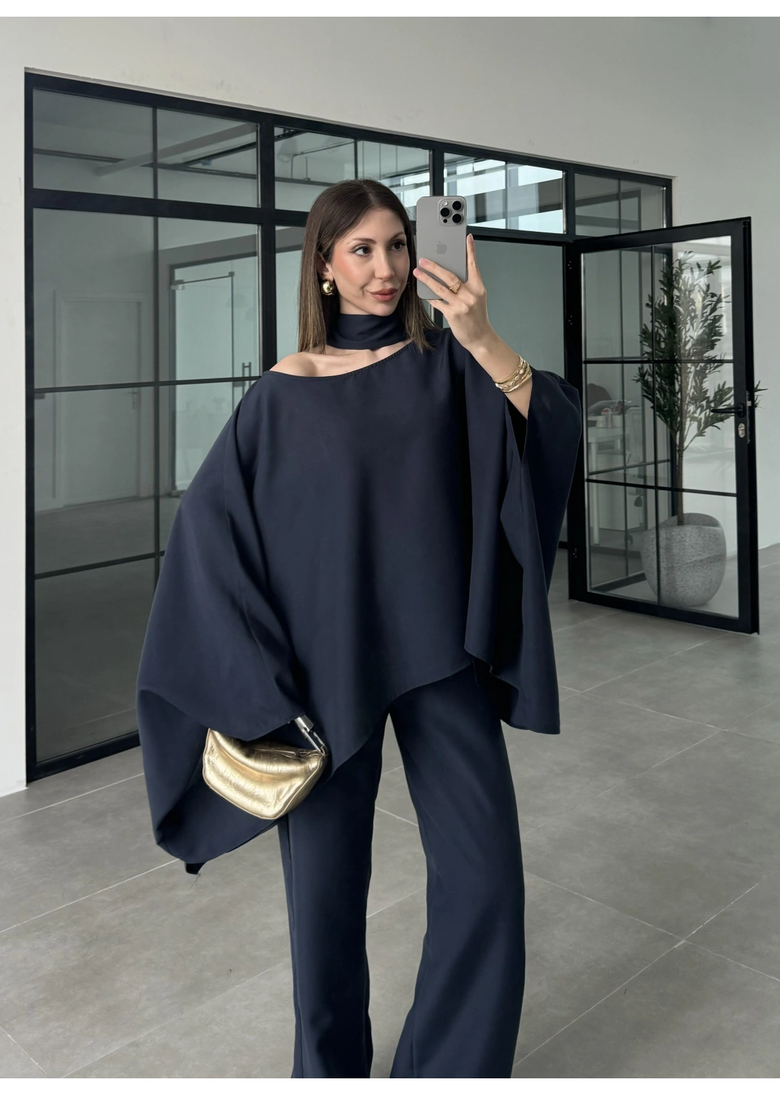 Pelerin Lacivert Asimetrik Kesim Takım