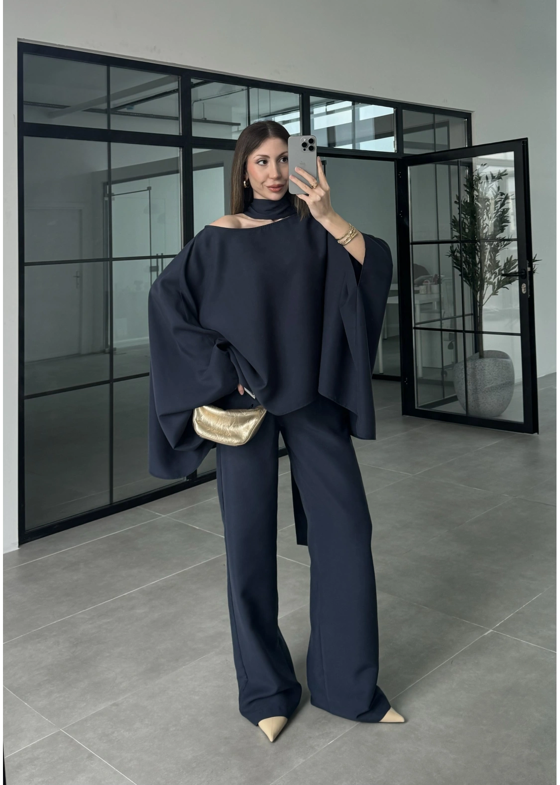 Pelerin Lacivert Asimetrik Kesim Takım