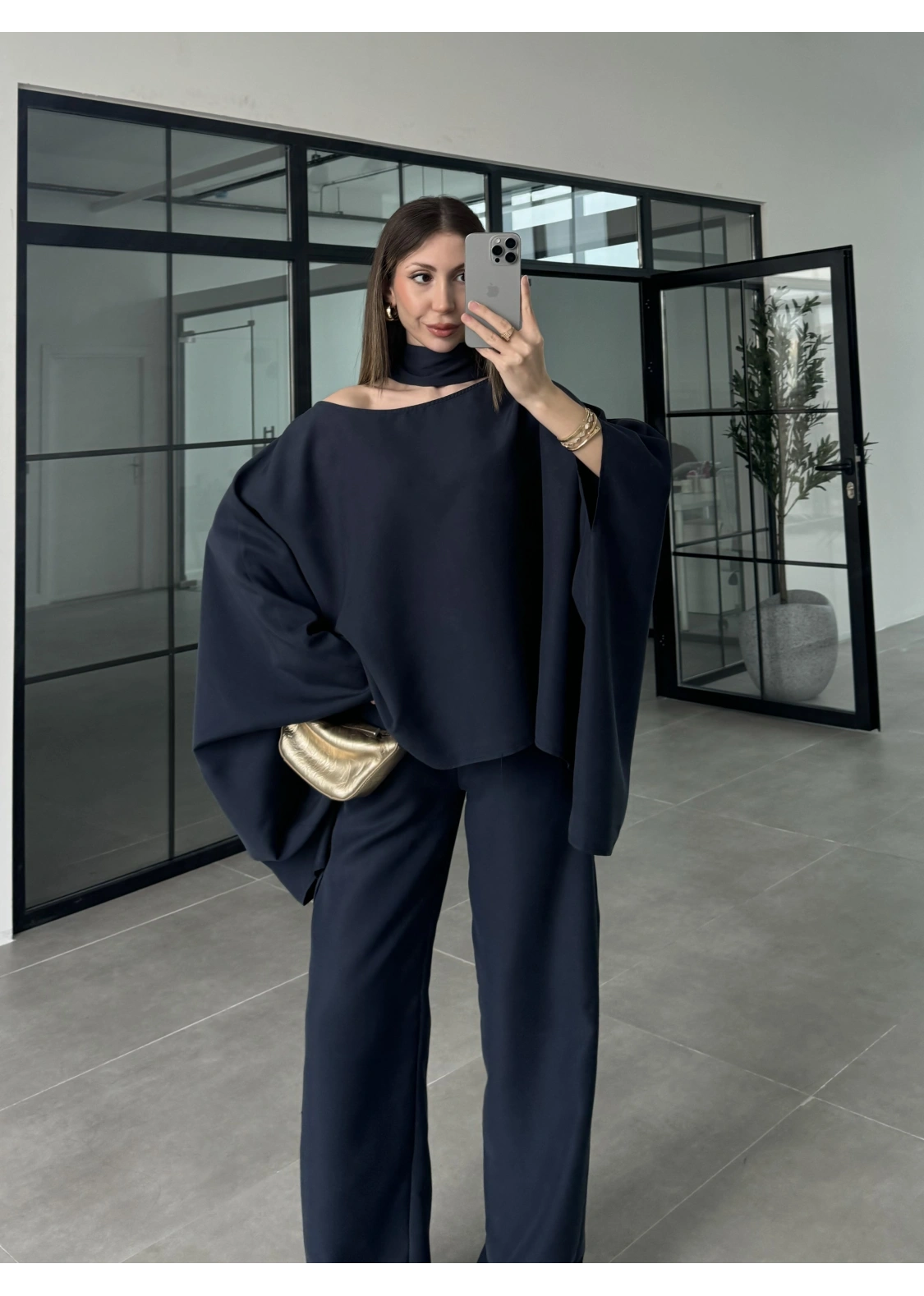 Pelerin Lacivert Asimetrik Kesim Takım