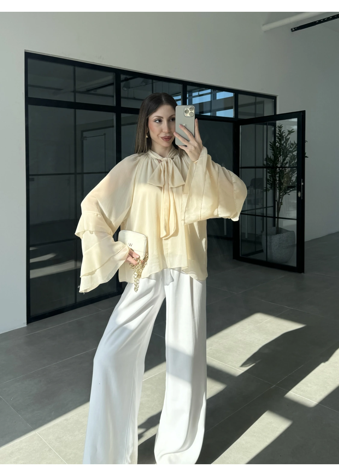 Loya Bağlamalı Ekru Şifon Bluz