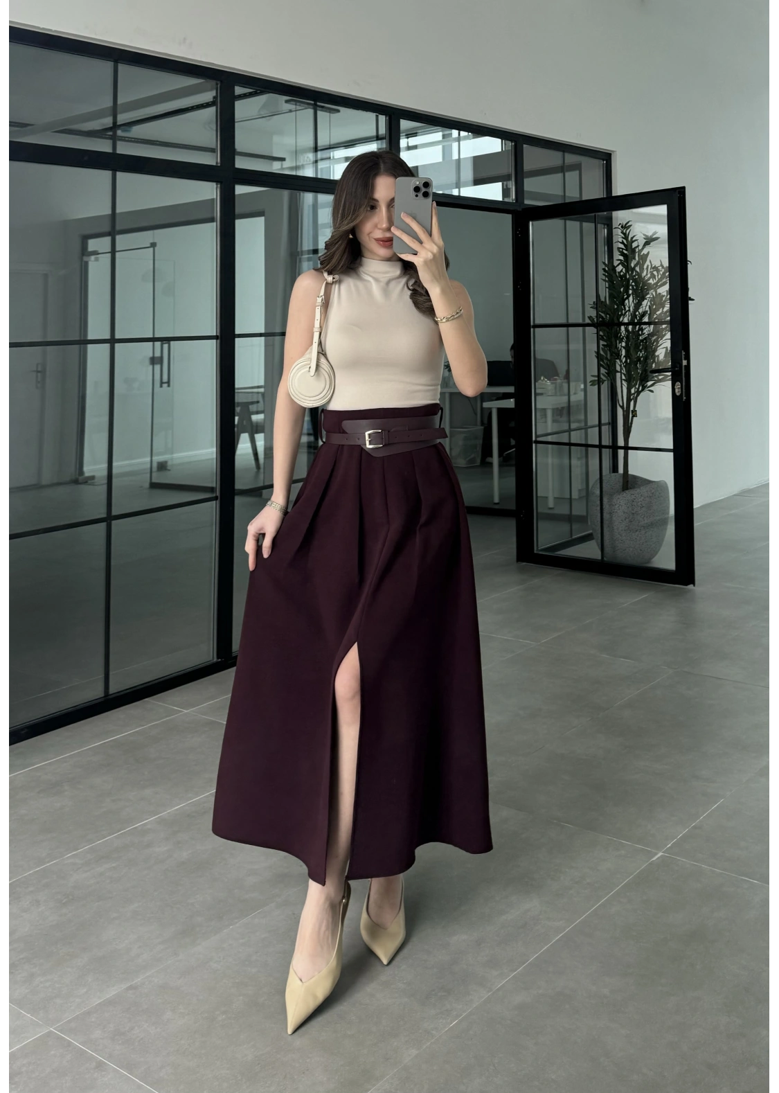 Tasarım Kemerli Önden Yırtmaçlı Pileli Mürdüm Etek