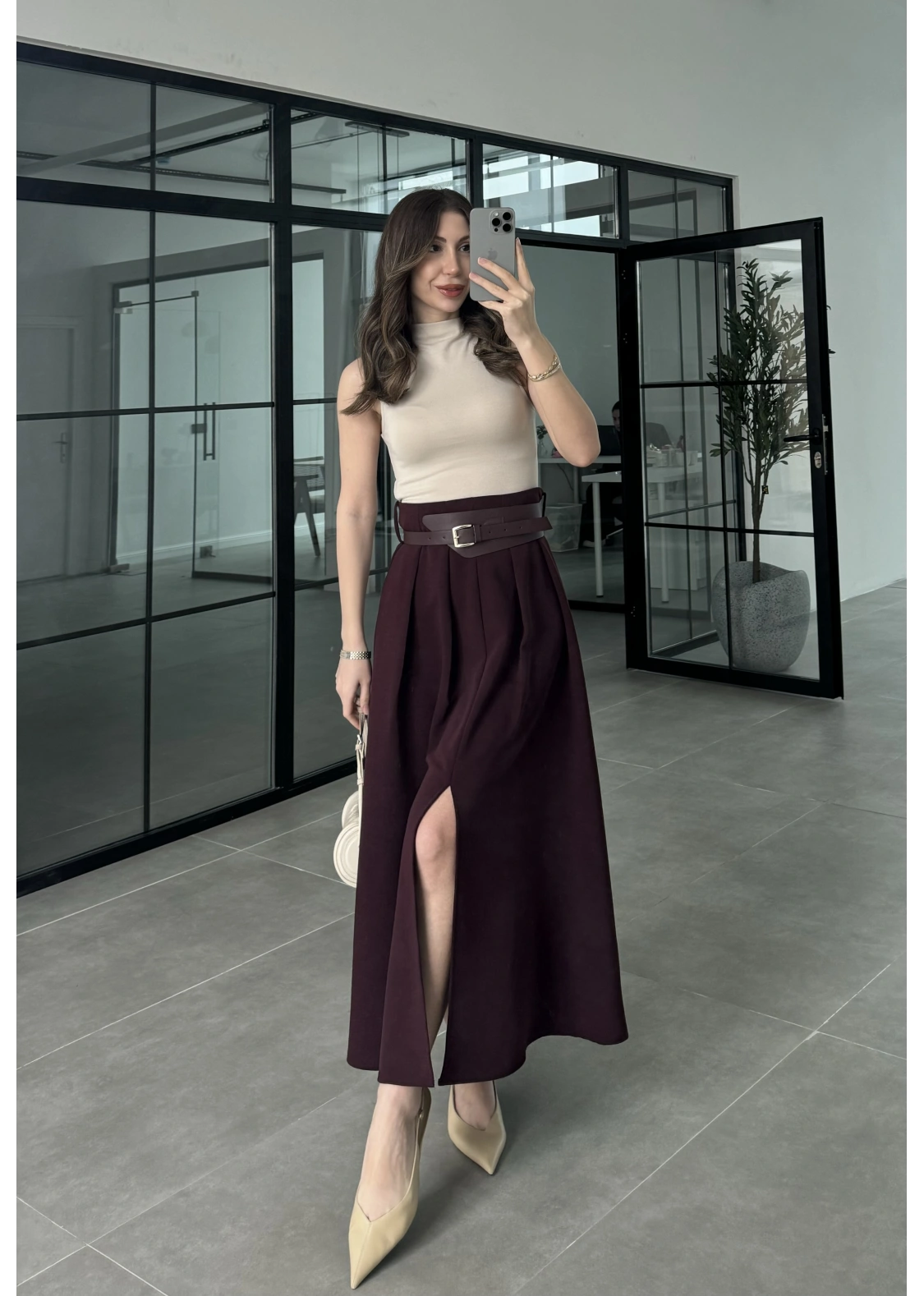 Tasarım Kemerli Önden Yırtmaçlı Pileli Mürdüm Etek