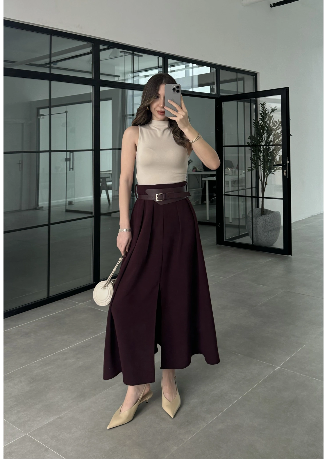 Tasarım Kemerli Önden Yırtmaçlı Pileli Mürdüm Etek