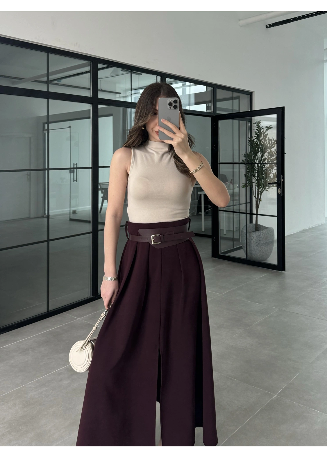 Tasarım Kemerli Önden Yırtmaçlı Pileli Mürdüm Etek