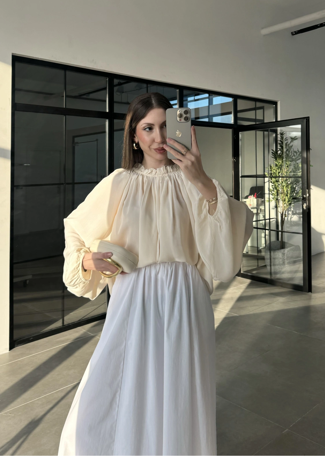 Yakası Büzgülü Ekru Bluz