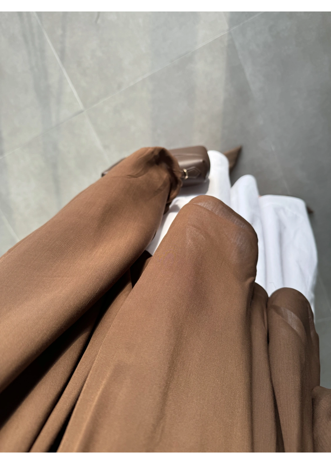 Yakası Büzgülü Kahve Bluz