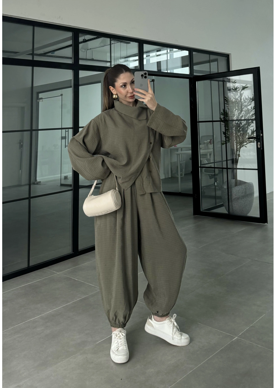 Dik Yaka Kare Desenli Tensel Kahve Şalvar Takım