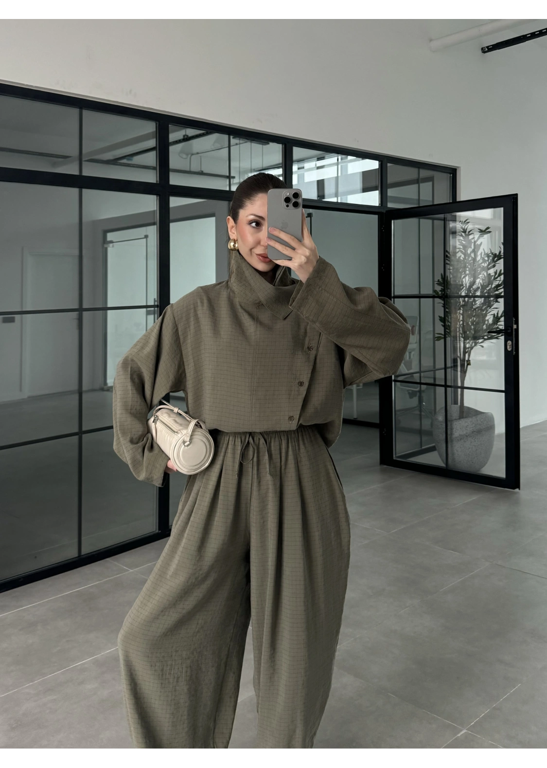 Dik Yaka Kare Desenli Tensel Kahve Şalvar Takım