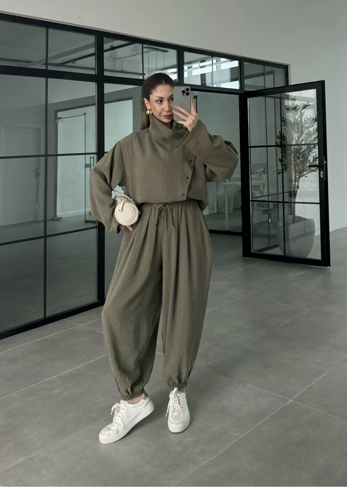 Dik Yaka Kare Desenli Tensel Kahve Şalvar Takım