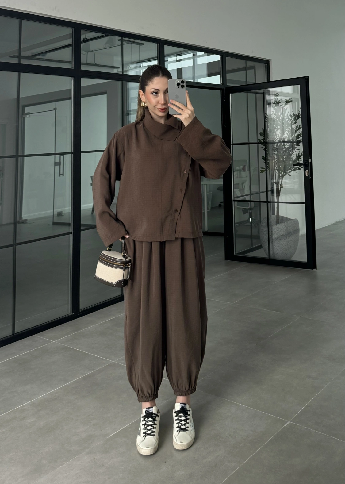 Dik Yaka Kare Desenli Tensel Kahve Şalvar Takım