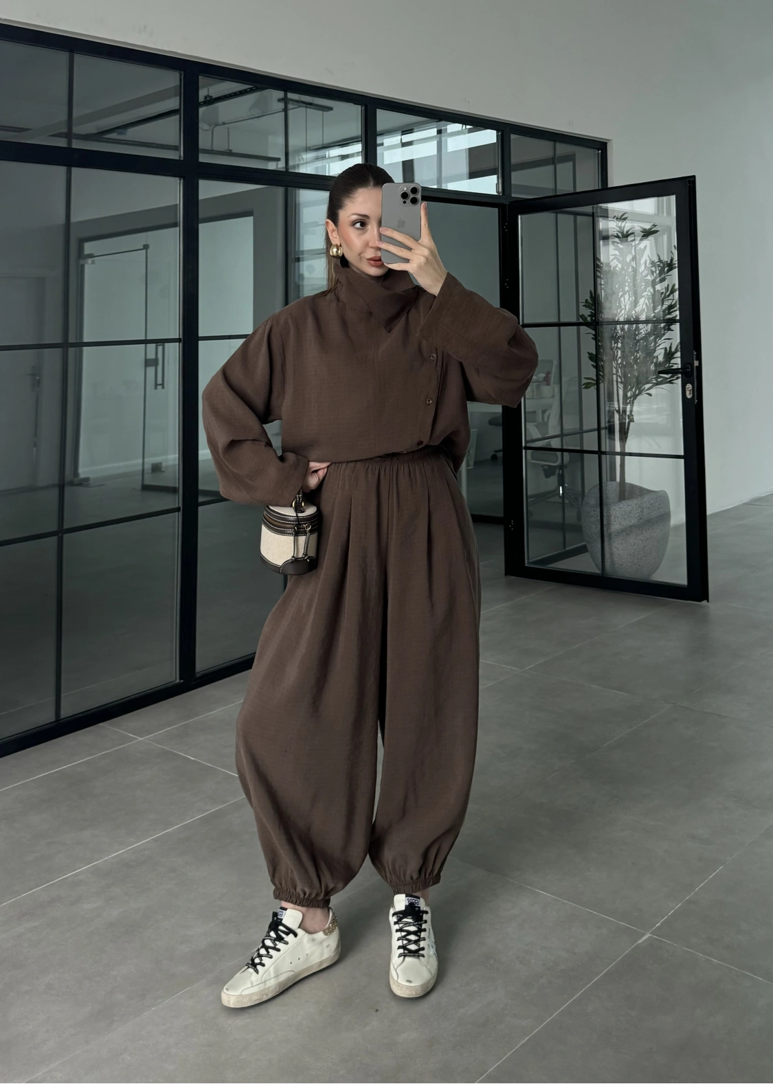 Dik Yaka Kare Desenli Tensel Kahve Şalvar Takım