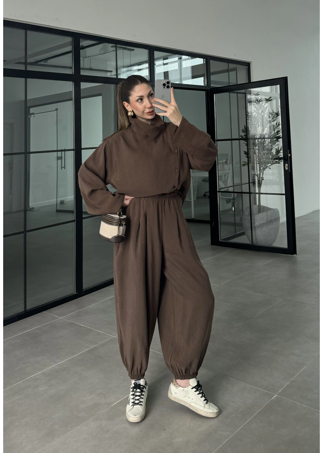 Dik Yaka Kare Desenli Tensel Kahve Şalvar Takım