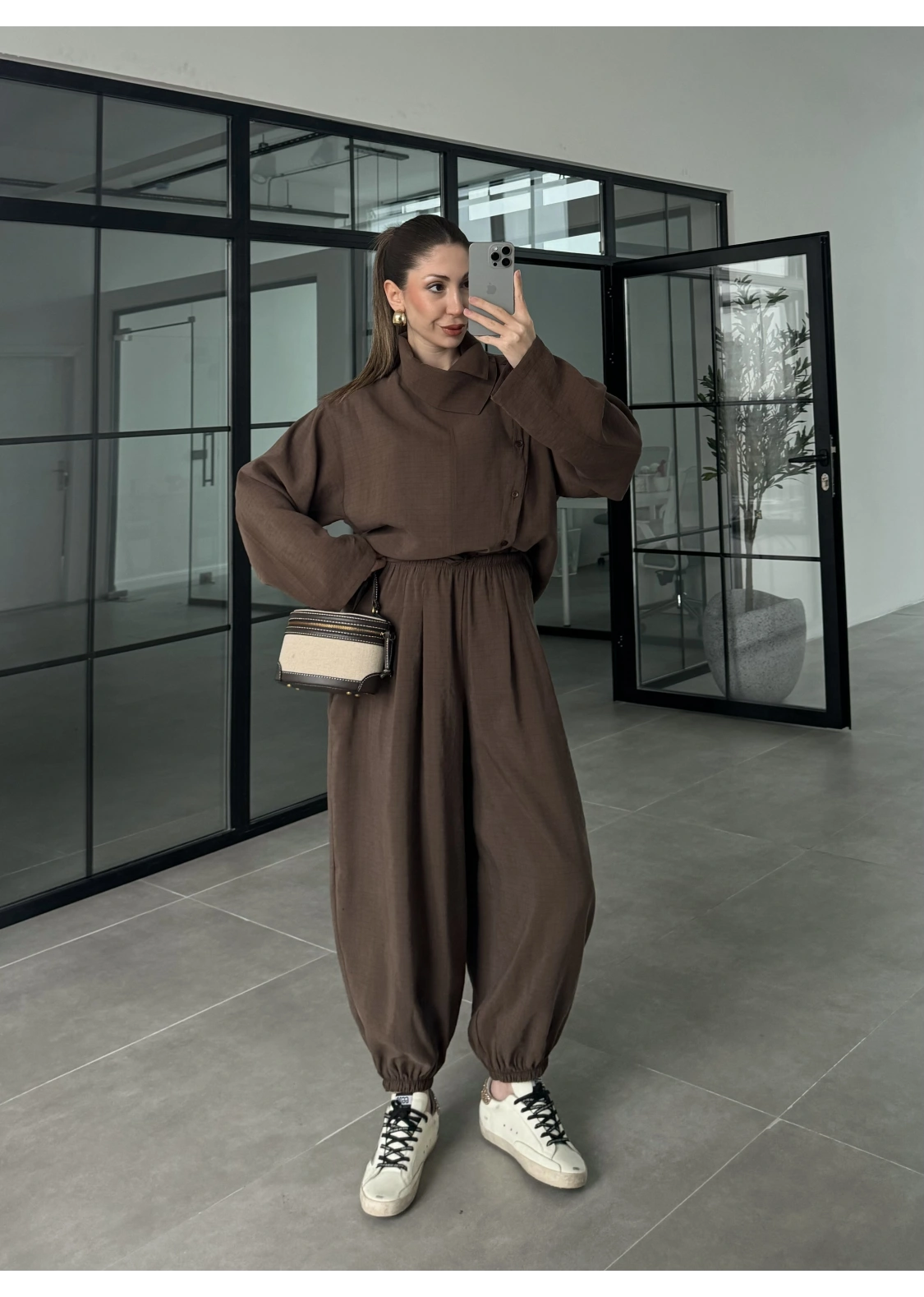 Dik Yaka Kare Desenli Tensel Kahve Şalvar Takım