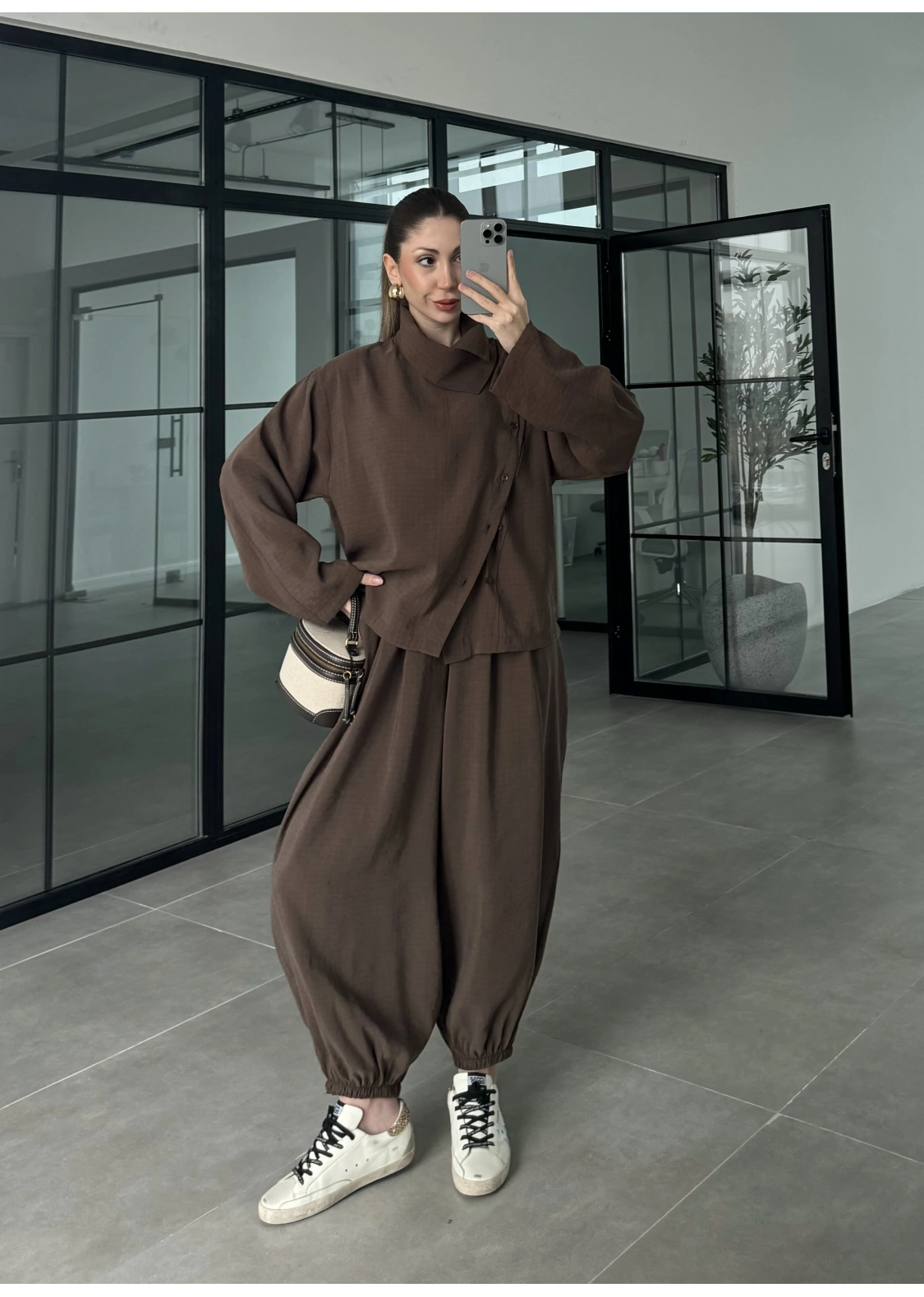 Dik Yaka Kare Desenli Tensel Kahve Şalvar Takım