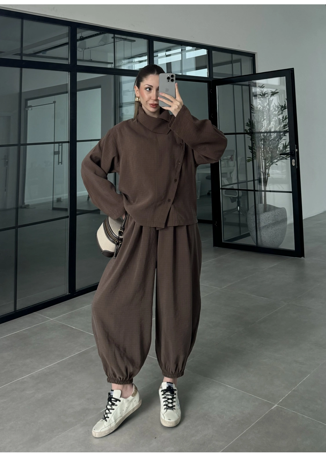 Dik Yaka Kare Desenli Tensel Kahve Şalvar Takım