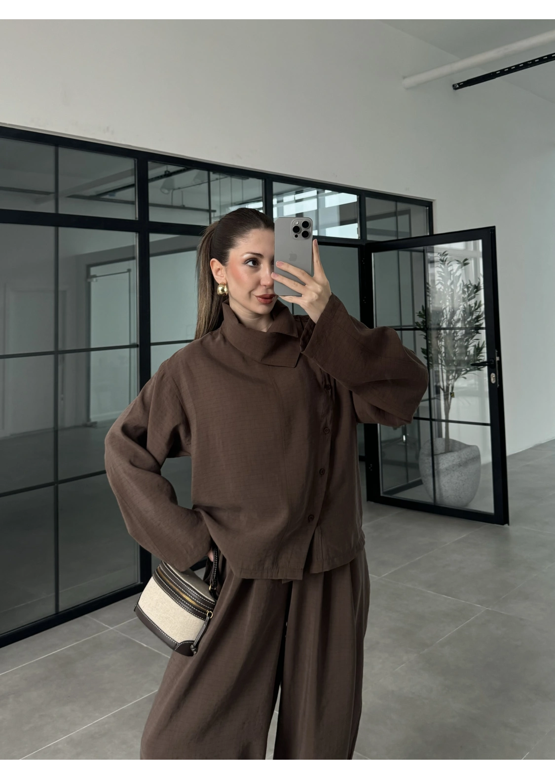 Dik Yaka Kare Desenli Tensel Kahve Şalvar Takım