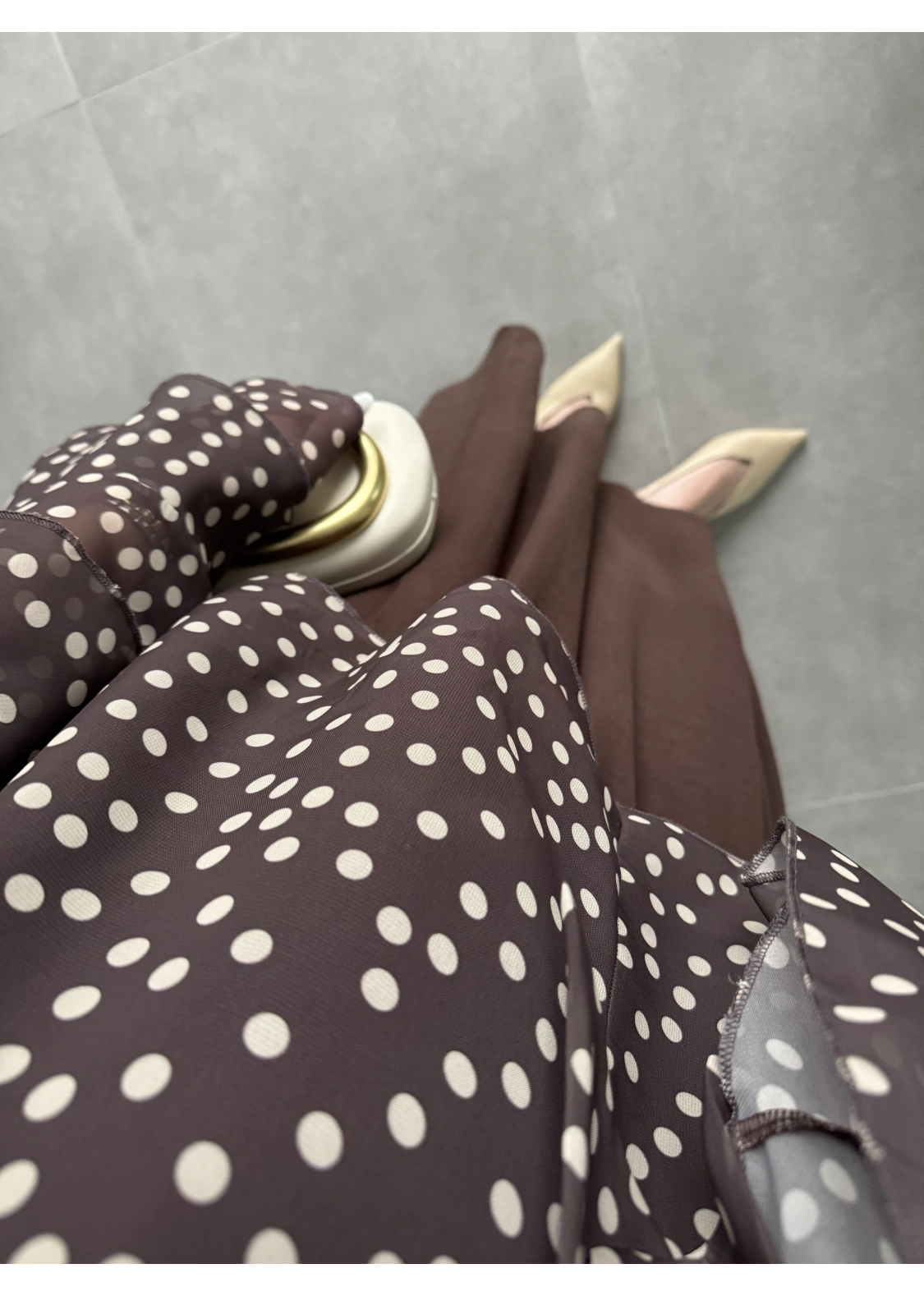 Kahve Puantiyeli Önü Bağlamalı Şifon Bluz