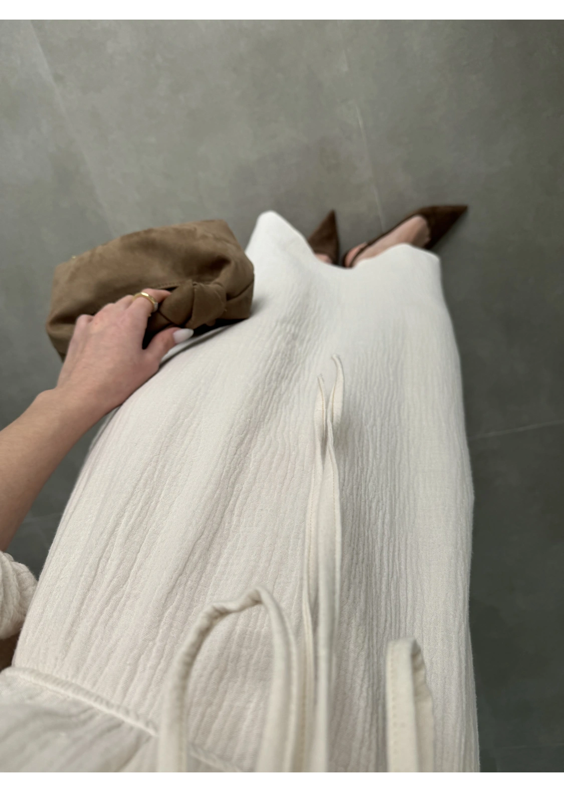 Önü Bağlamalı Uzun Müslin Taş Elbise