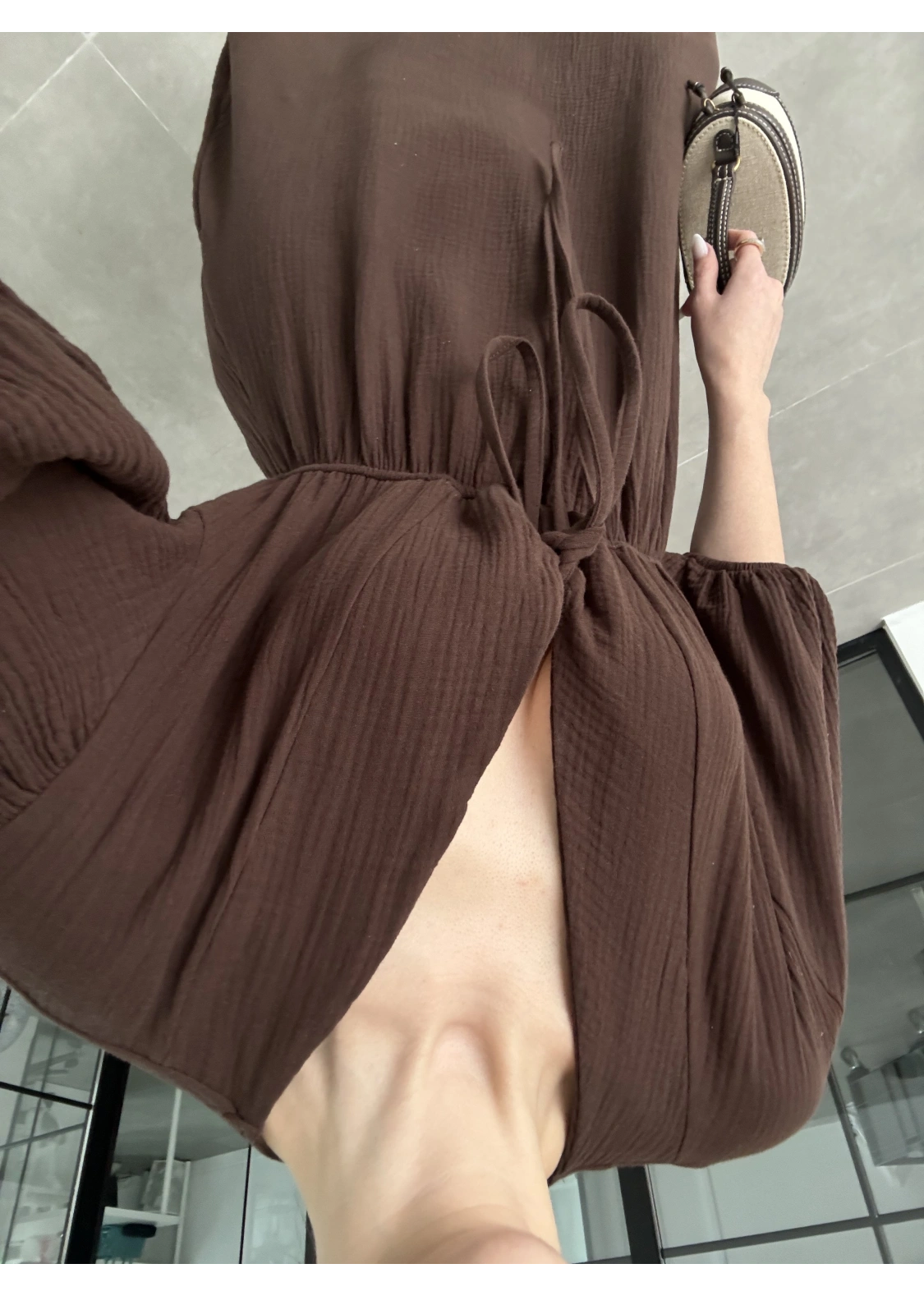 Önü Bağlamalı Uzun Müslin Kahve Elbise