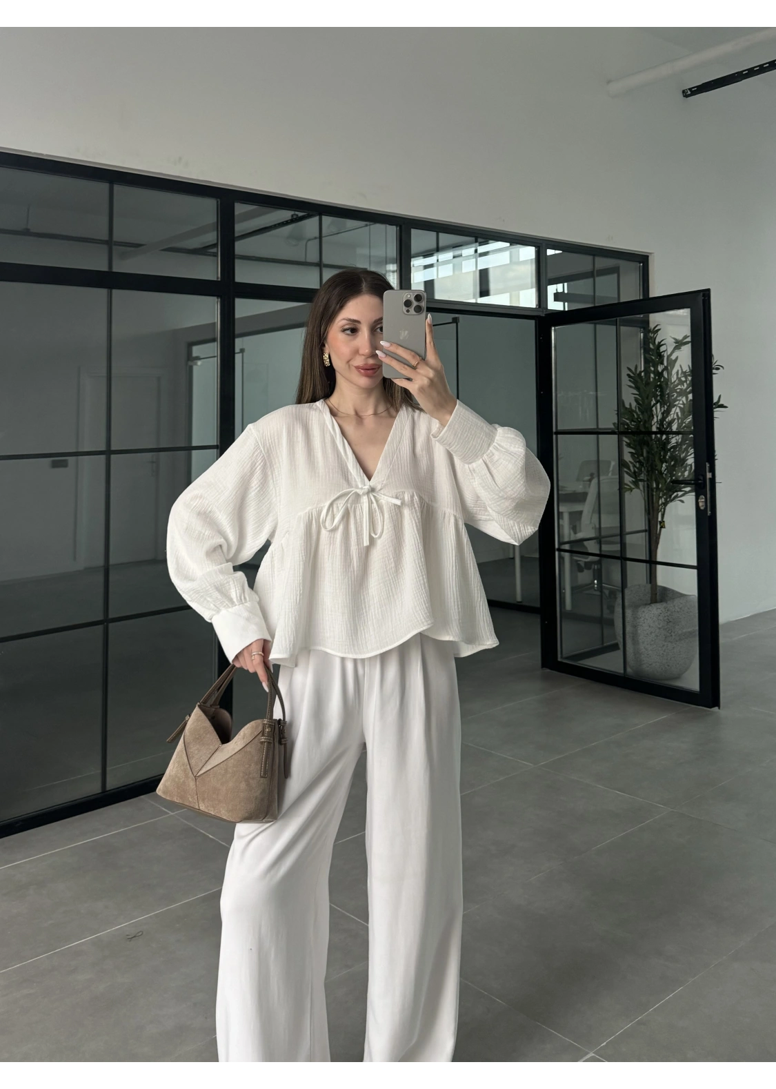 Müslin Kumaş Önü Bağcıklı Beyaz Bluz