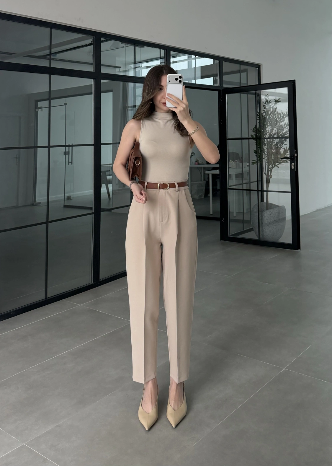 Kemerli Taş Havuç Kumaş Pantolon