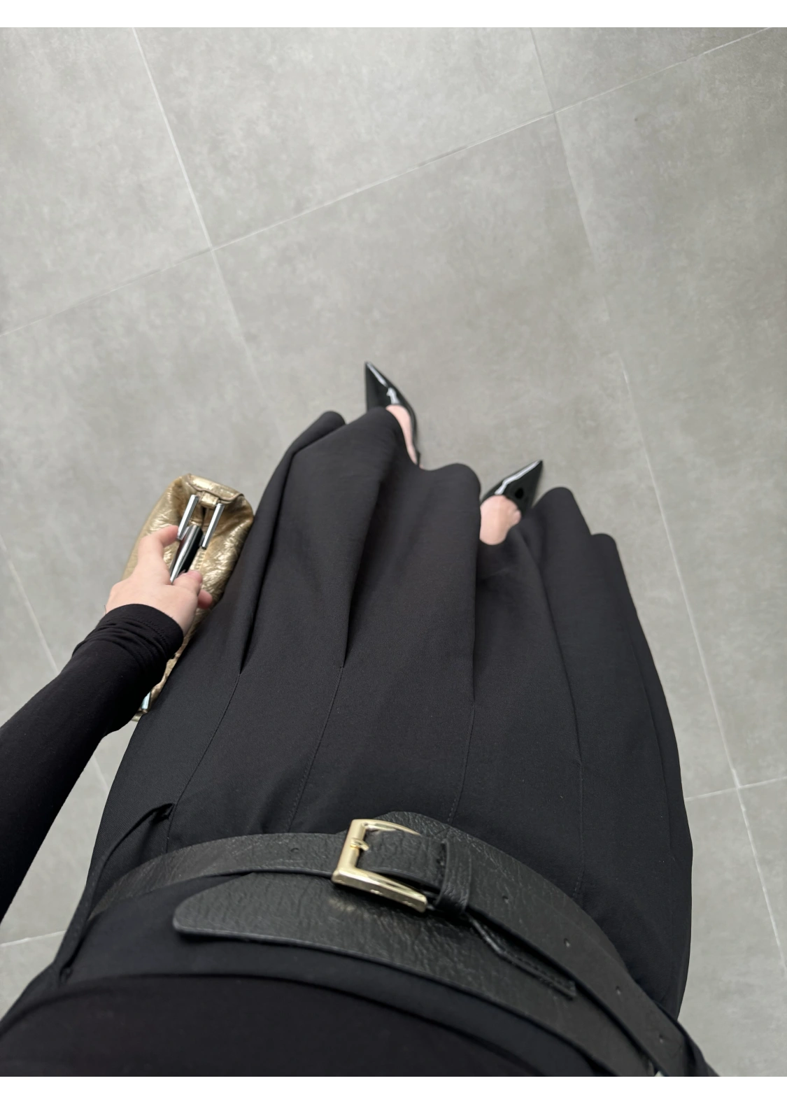 Kemerli Pileli Dökümlü Siyah Tensel Etek