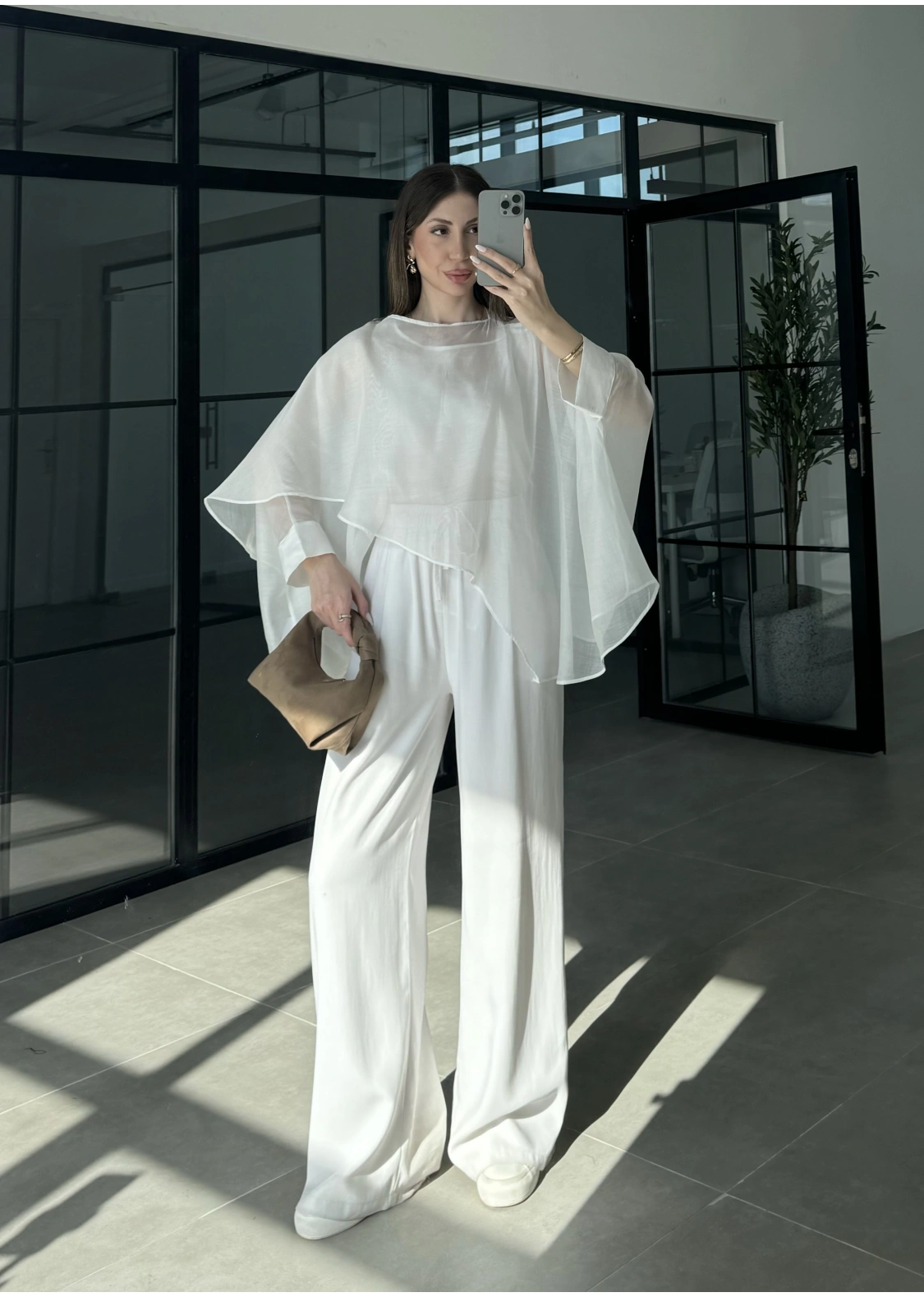 Uçuşan Pelerin Beyaz Tül Bluz