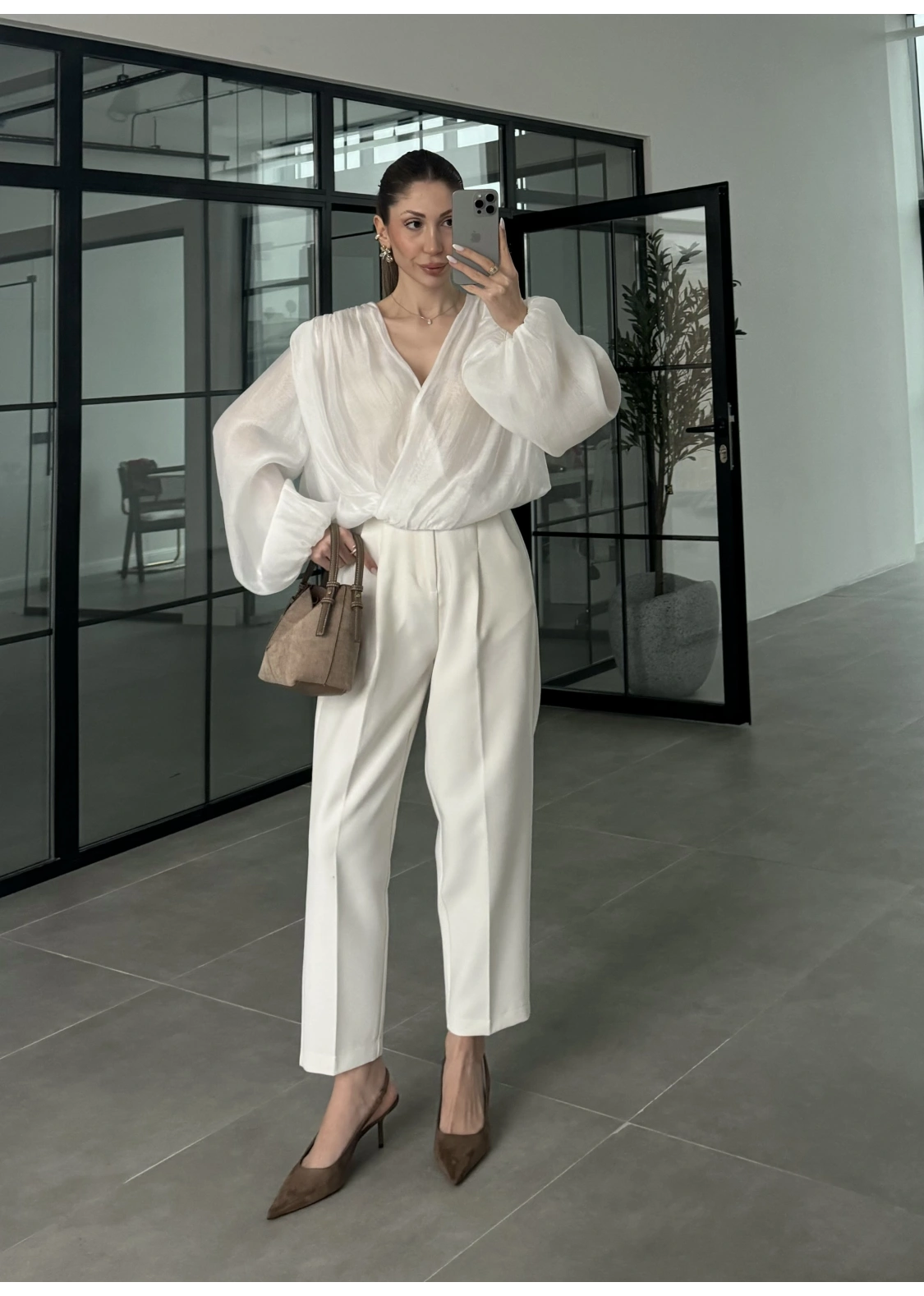 Kruvaze Vatkalı Tül Beyaz Bluz