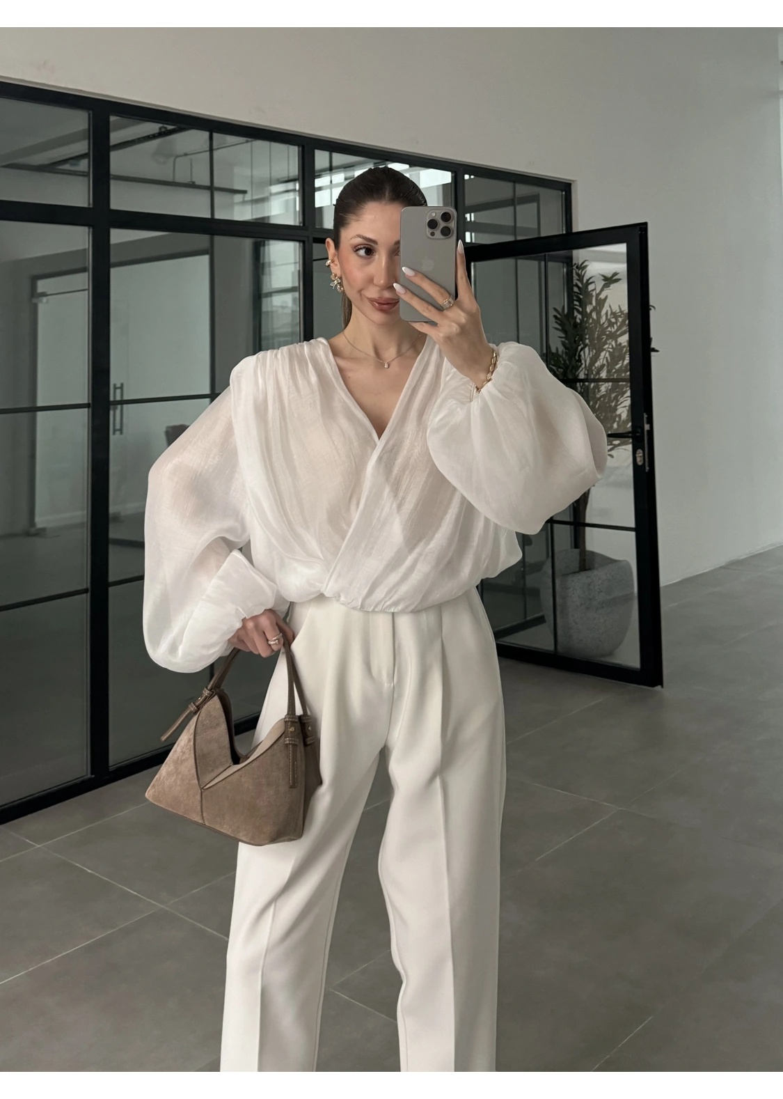 Kruvaze Vatkalı Tül Beyaz Bluz