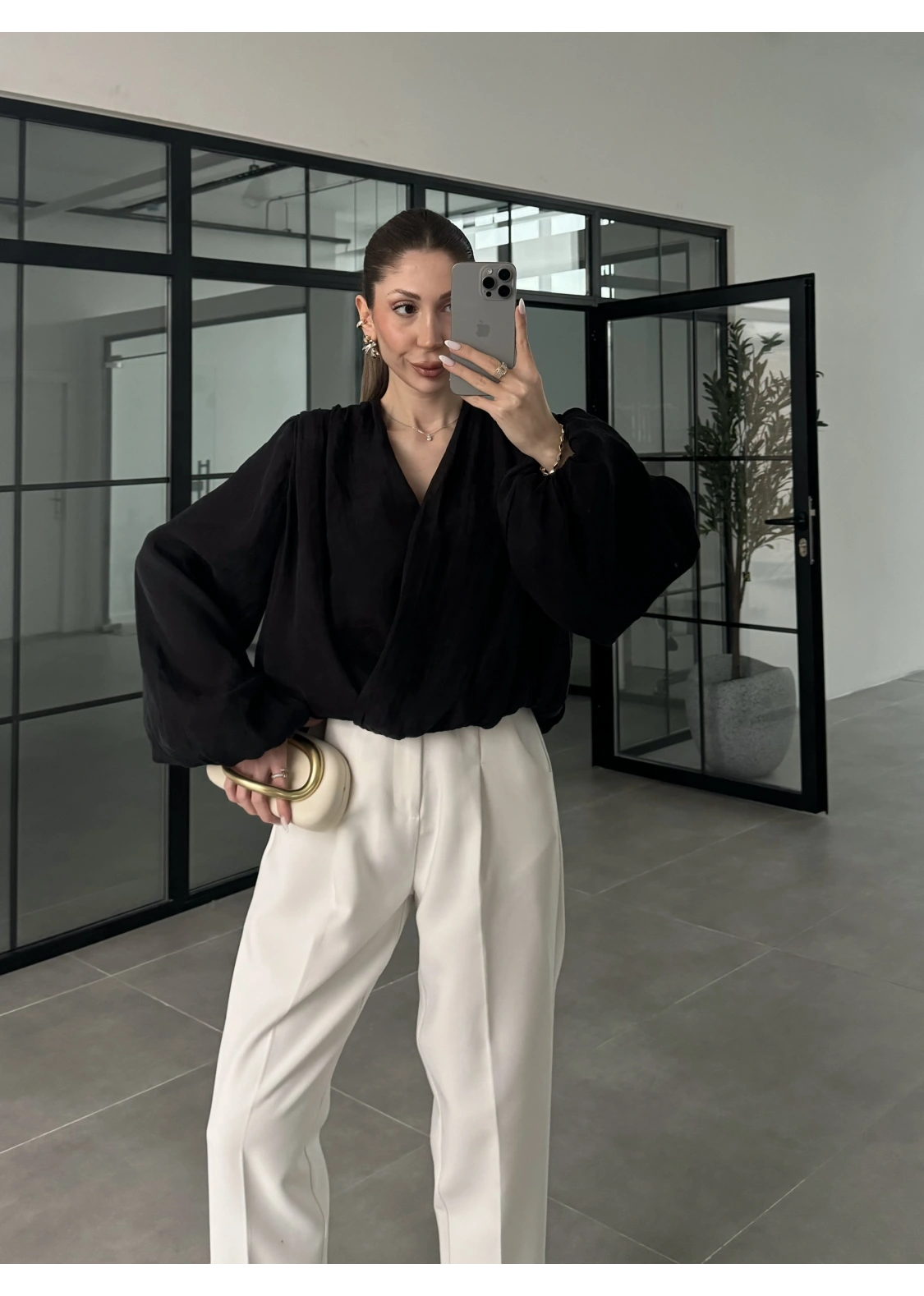 Kruvaze Vatkalı Tül Siyah Bluz