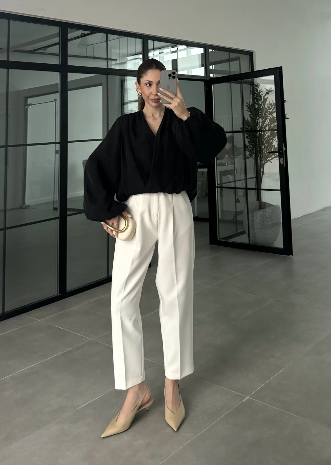 Kruvaze Vatkalı Tül Siyah Bluz