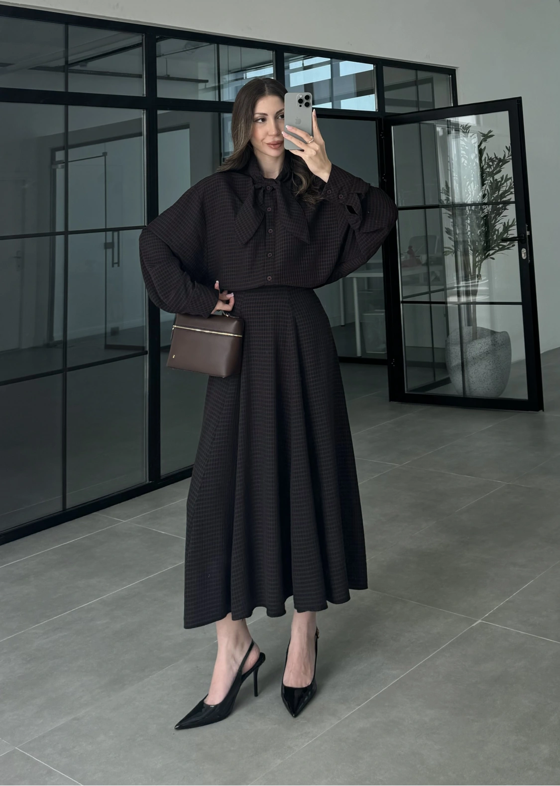 Ekose Fularlı Kahve Siyah Gömlek Takım