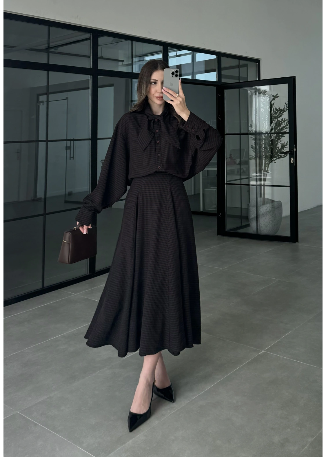 Ekose Fularlı Kahve Siyah Gömlek Takım