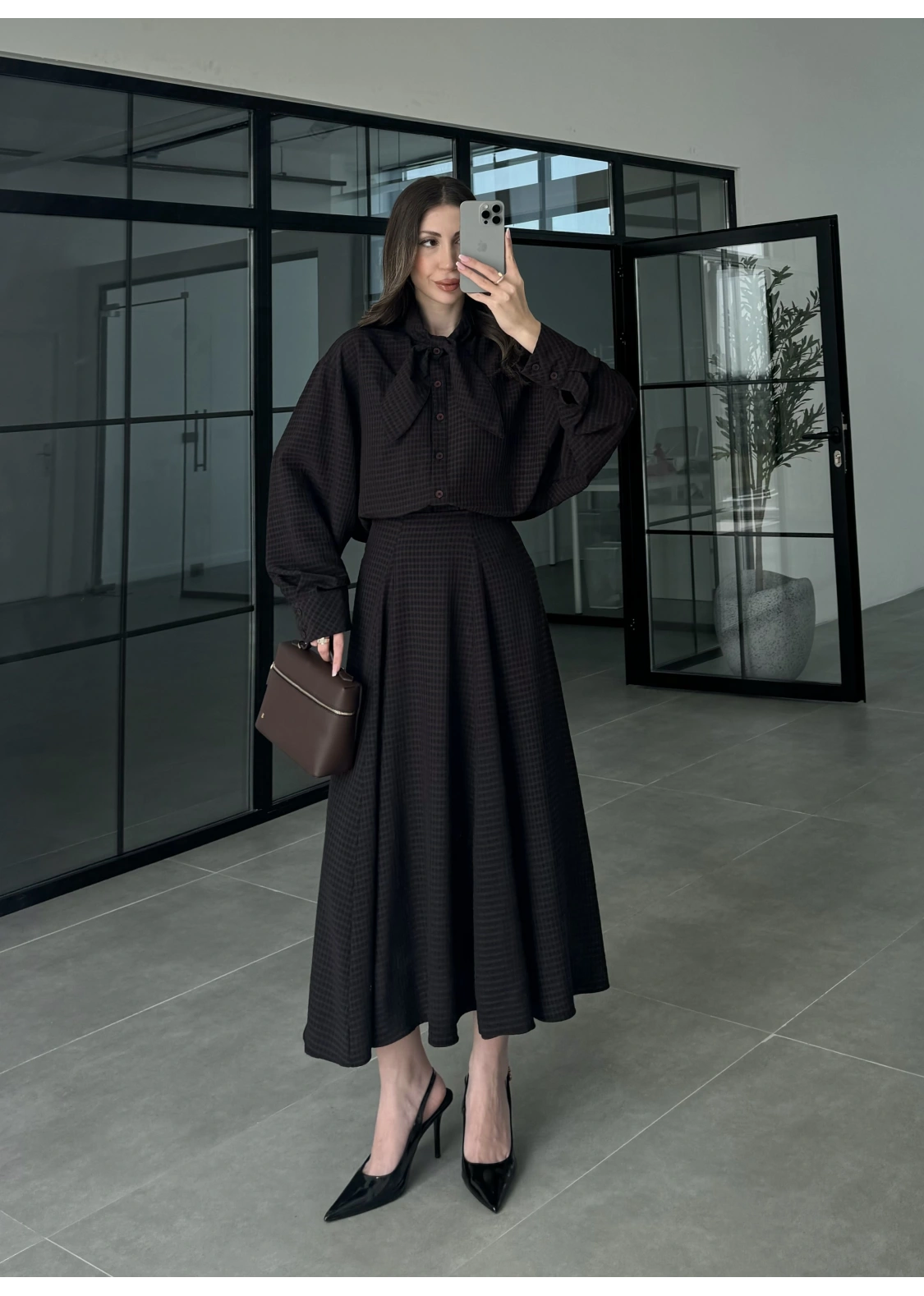 Ekose Fularlı Kahve Siyah Gömlek Takım