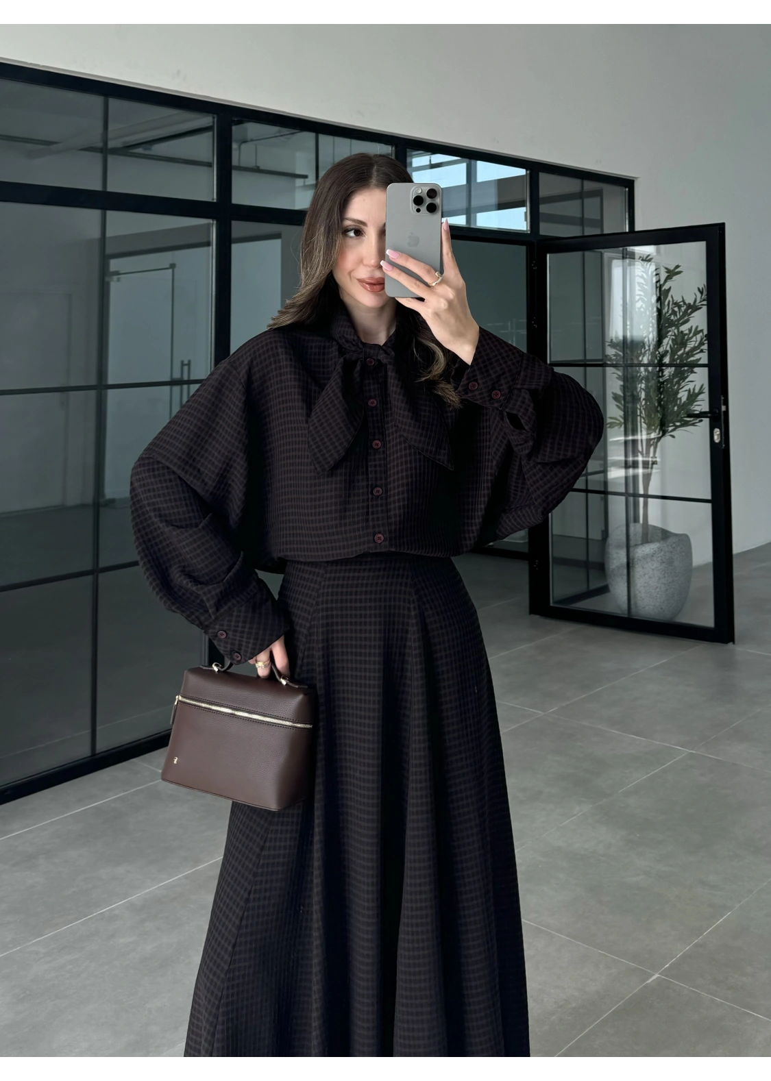 Ekose Fularlı Kahve Siyah Gömlek Takım