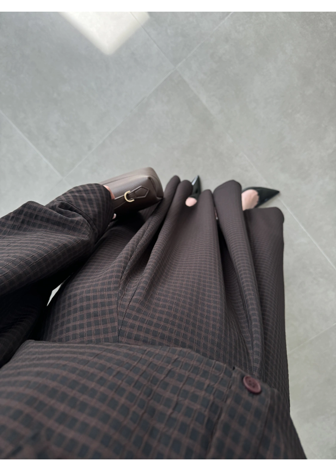 Ekose Fularlı Kahve Siyah Gömlek Takım