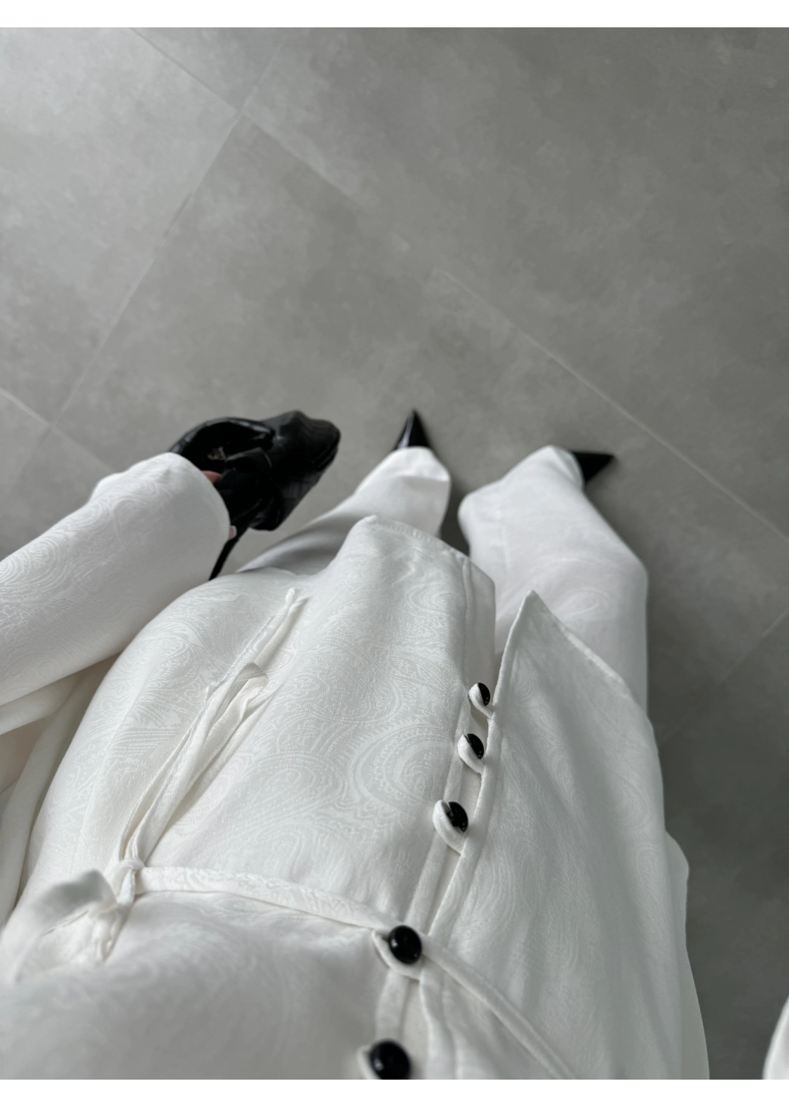 İthal Kumaş Düğme Detaylı Ekru Kuşaklı Takım