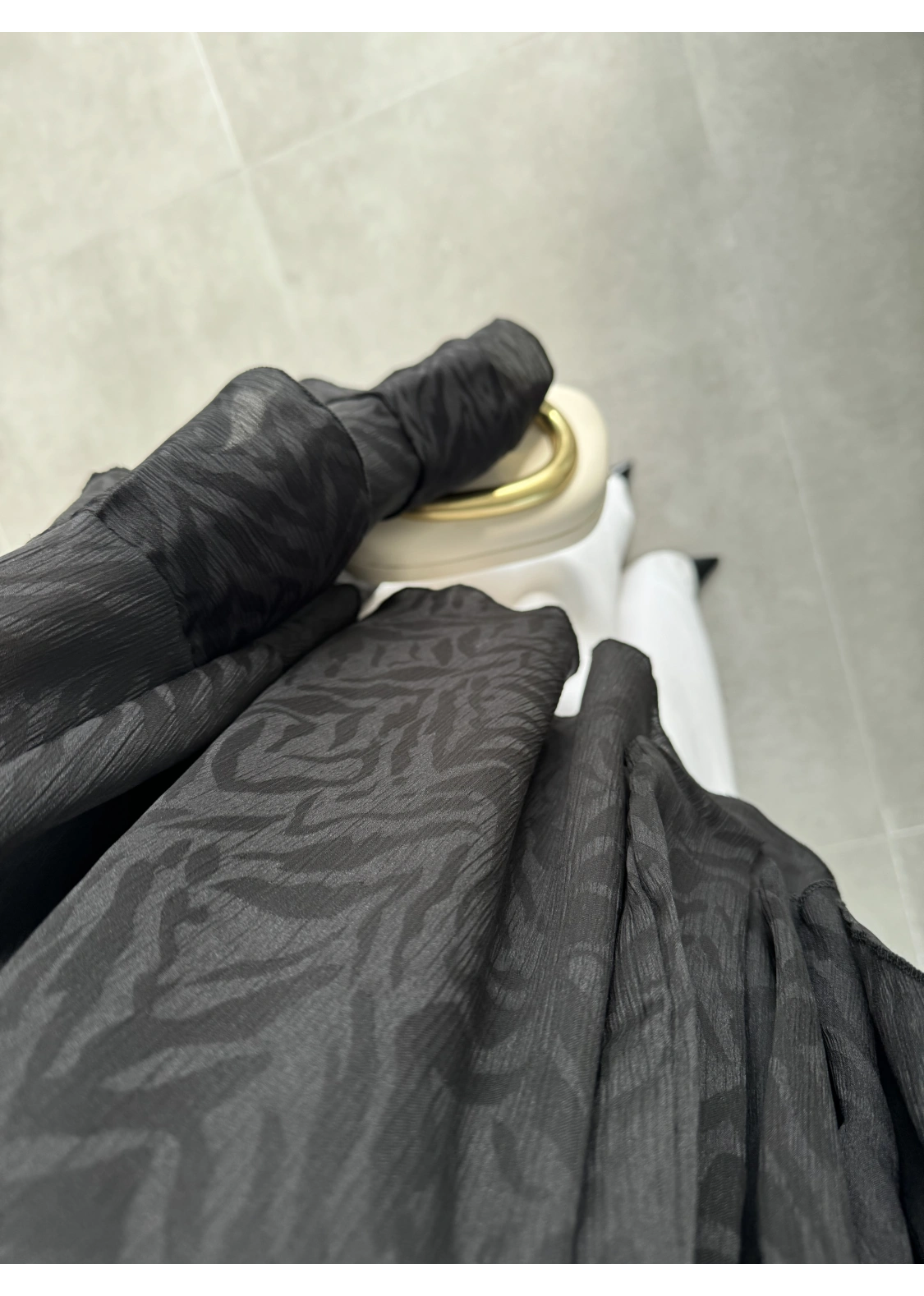 İthal Kumaş Astarlı Fırfırlı Siyah Bluz